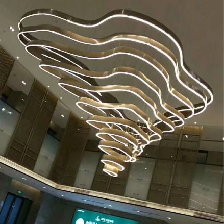 大厅中空吊灯