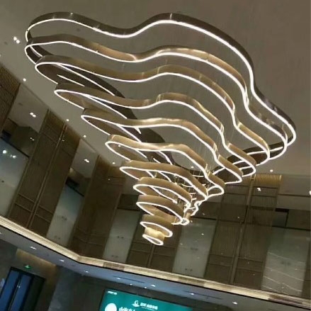 大厅中空吊灯